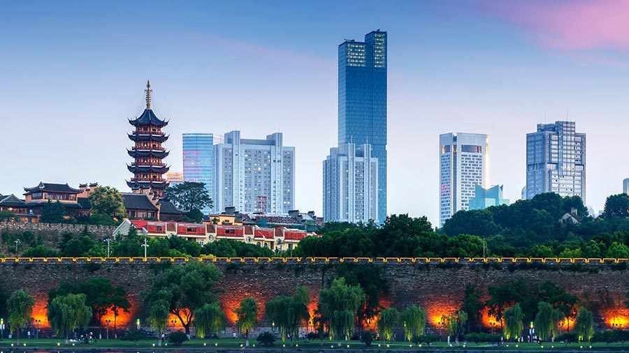 Investing in Nanjing: Industry, Economics, and Policy